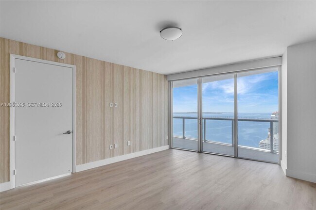 Building Photo - 495 Brickell Ave