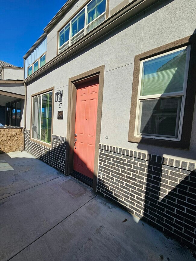 Building Photo - 1969 Cottage Dr