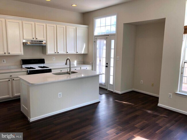 Building Photo - 43533 Mink Meadows St