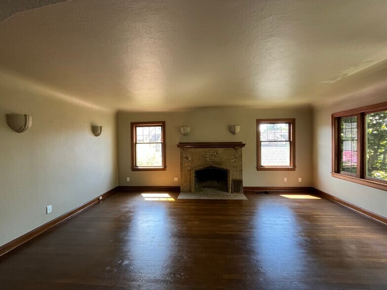 Building Photo - 101 NE 51st St