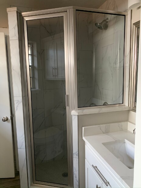 Master bath - 217 E 30th St