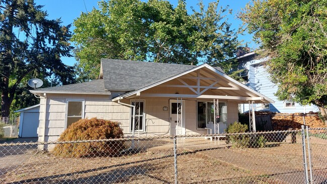 Primary Photo - 435 Wilson St S