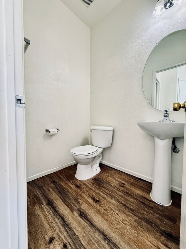 Building Photo - Available Now-Lovely Two Story Home!  Make it yours!