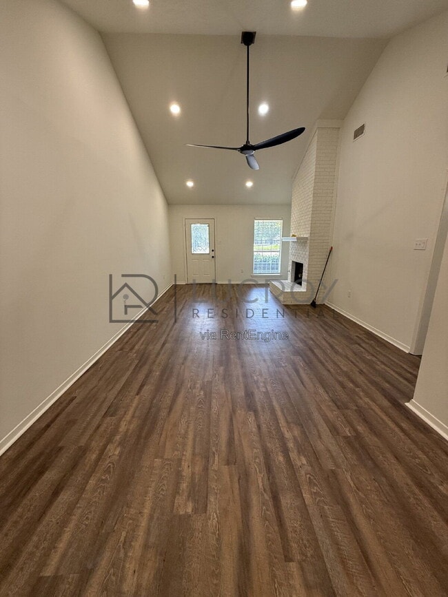 Building Photo - 23 Meadowoods Pl