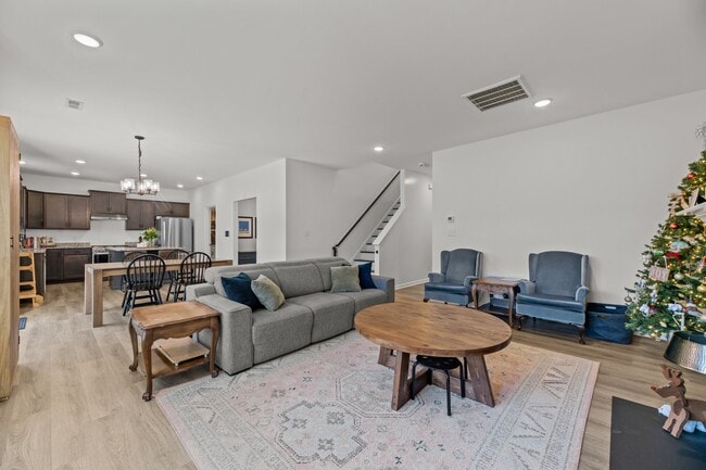 Building Photo - 109 Station Yard Rd