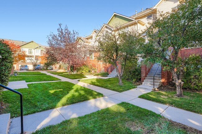 Building Photo - Spacious 3-Bedroom Townhome in Prime Denve...