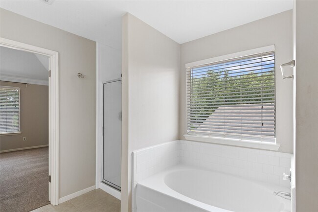 Building Photo - 11410 Meadowchase Dr