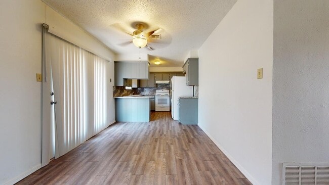 Building Photo - 7512 NW Rolando Rd