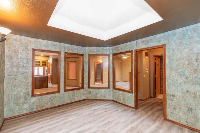 Building Photo - 3454 Gladstone Ln