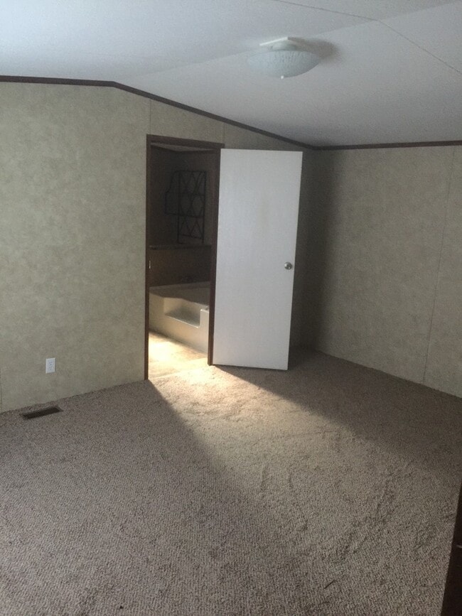 Building Photo - 2009 Model 3 Bedroom 2 Bath Mobile Home