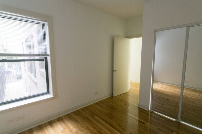 Interior Photo - 5400-5408 S. Ingleside Avenue