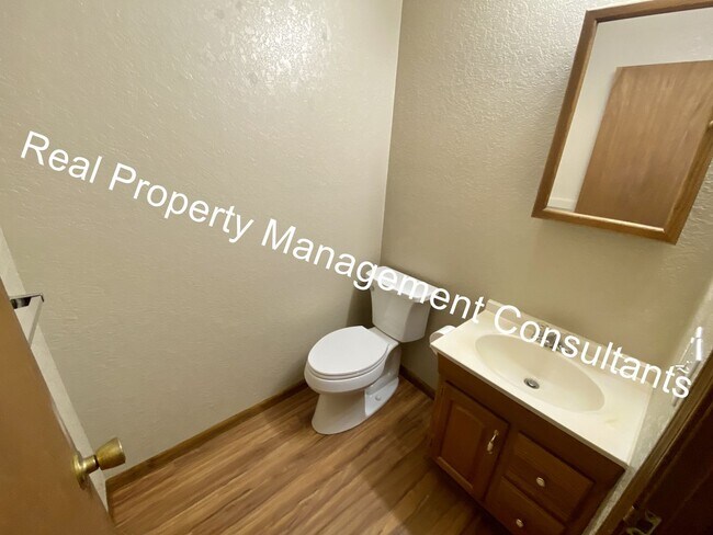 Building Photo - Redbud Ridge 7