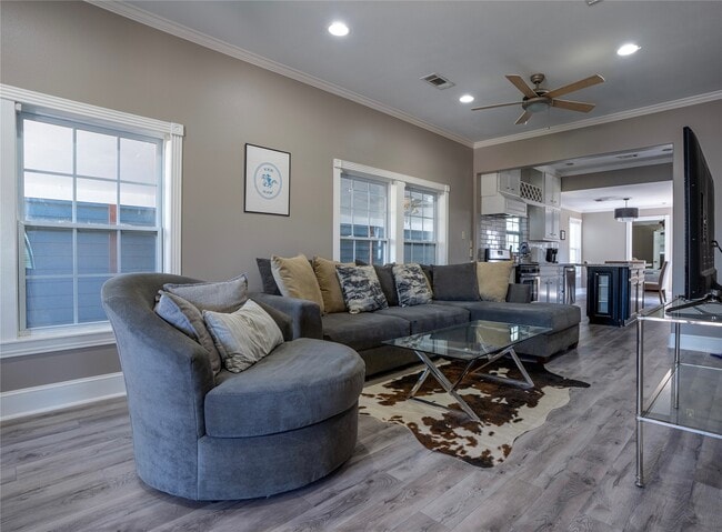 Building Photo - 802 Enid St