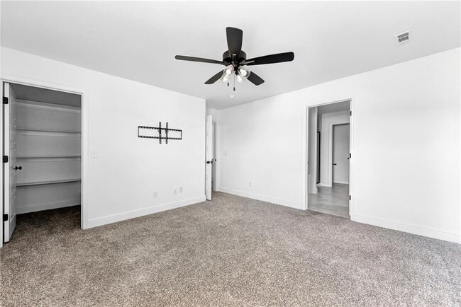 Building Photo - 2090 Wildflower Dr
