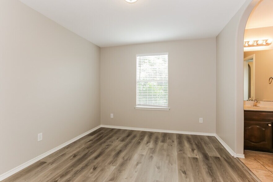 Building Photo - 1124 Kielder Cir