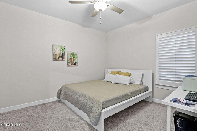 Building Photo - 2621 Maria Casas St