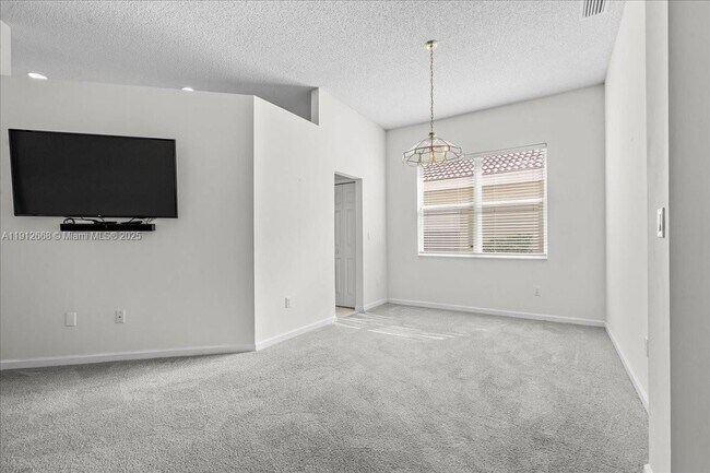 Building Photo - 2675 SE 4th Pl