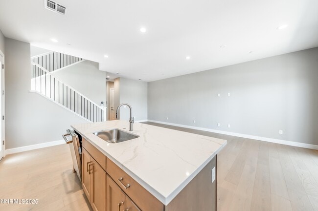 Building Photo - 1513 Golf Club Dr