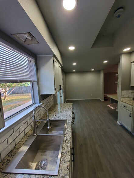 Building Photo - 16301 Malden Dr