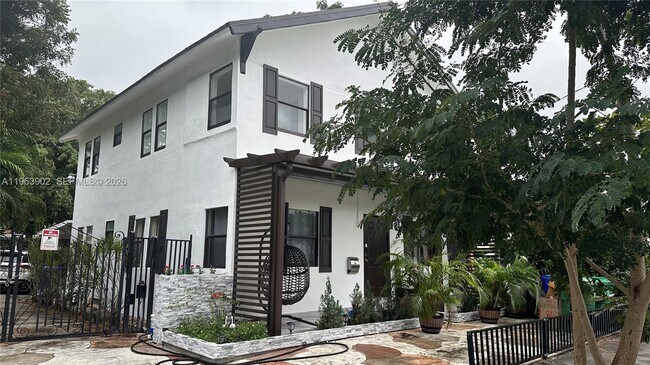 Building Photo - 1668 SW 20th St