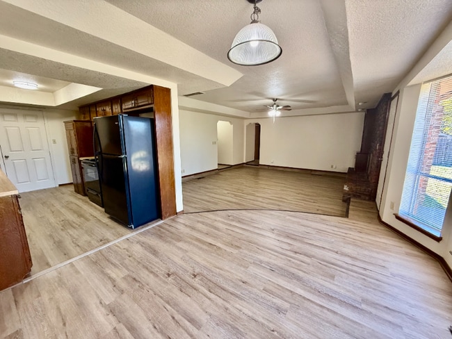 Building Photo - 1608 Oakcliff Rd