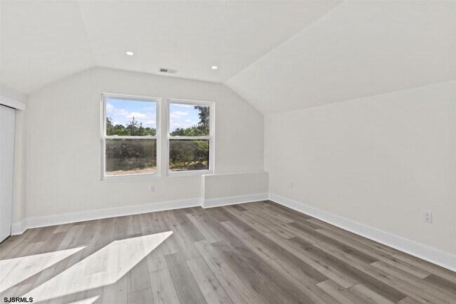 Building Photo - 1301 3rd Ter