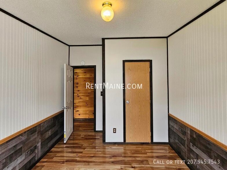 Building Photo - 113 H St