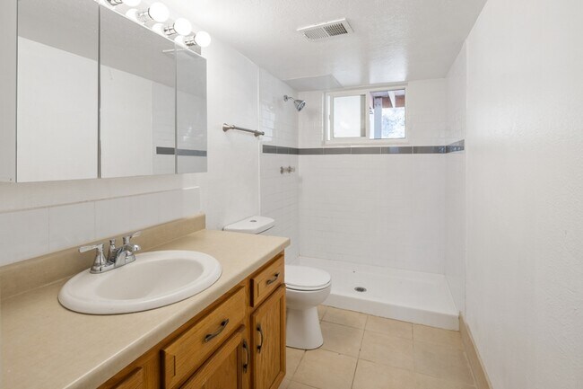 Building Photo - 415 S Kipling St