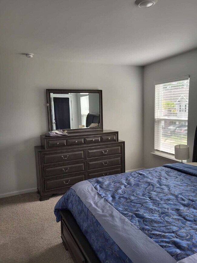Building Photo - "Spacious Fully Furnished 4-Bedroom Townho...