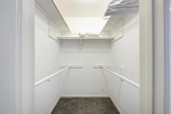 Building Photo - 2022 Balsam Way