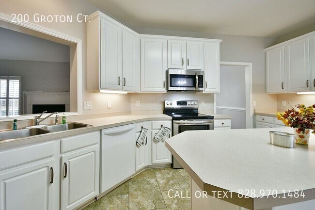 Building Photo - 200 Groton Ct