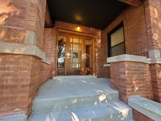 Building Photo - Sunny, Spacious and Beautifully Rehabbed i...