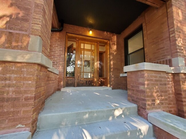 Building Photo - Sunny, Spacious and Beautifully Rehabbed in Avondale with Laundry in-unit