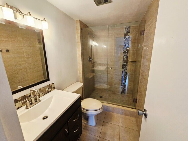 Building Photo - 501 Blue Heron Dr