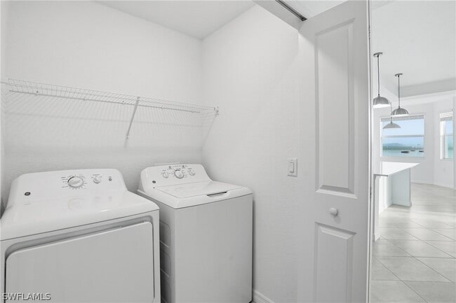 Building Photo - 15375 Grn Acrs Ave