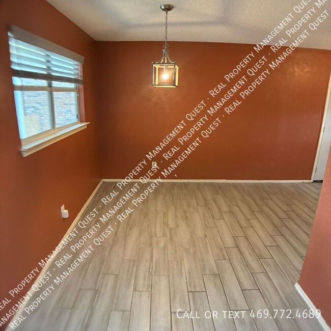 Building Photo - 10631 Wessex Dr
