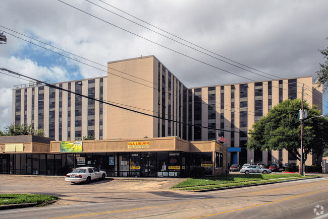 Building Photo - Bellerive Apartments