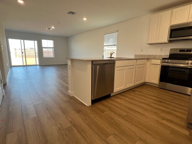 Building Photo - CALIFORNIA-4438