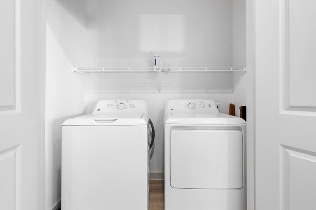 Building Photo - 1301 Leah Ave