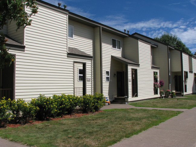 Building Photo - Sahlman Townhouses West