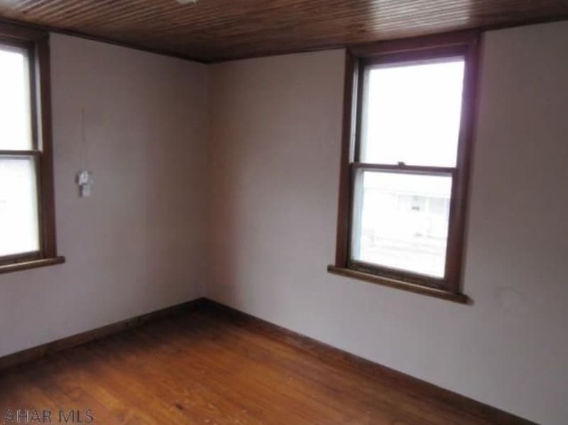 Building Photo - 106 Forest St