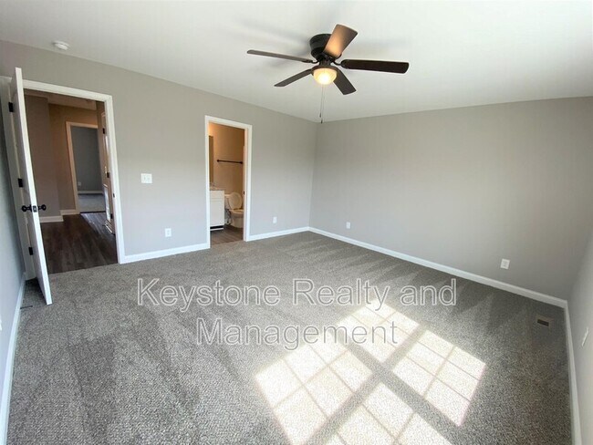 Building Photo - 580 Heritage Pointe Dr