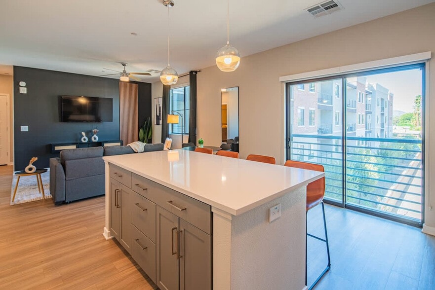 Building Photo - 777 E Stella Ln