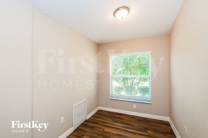 Building Photo - 102 Luther Dr