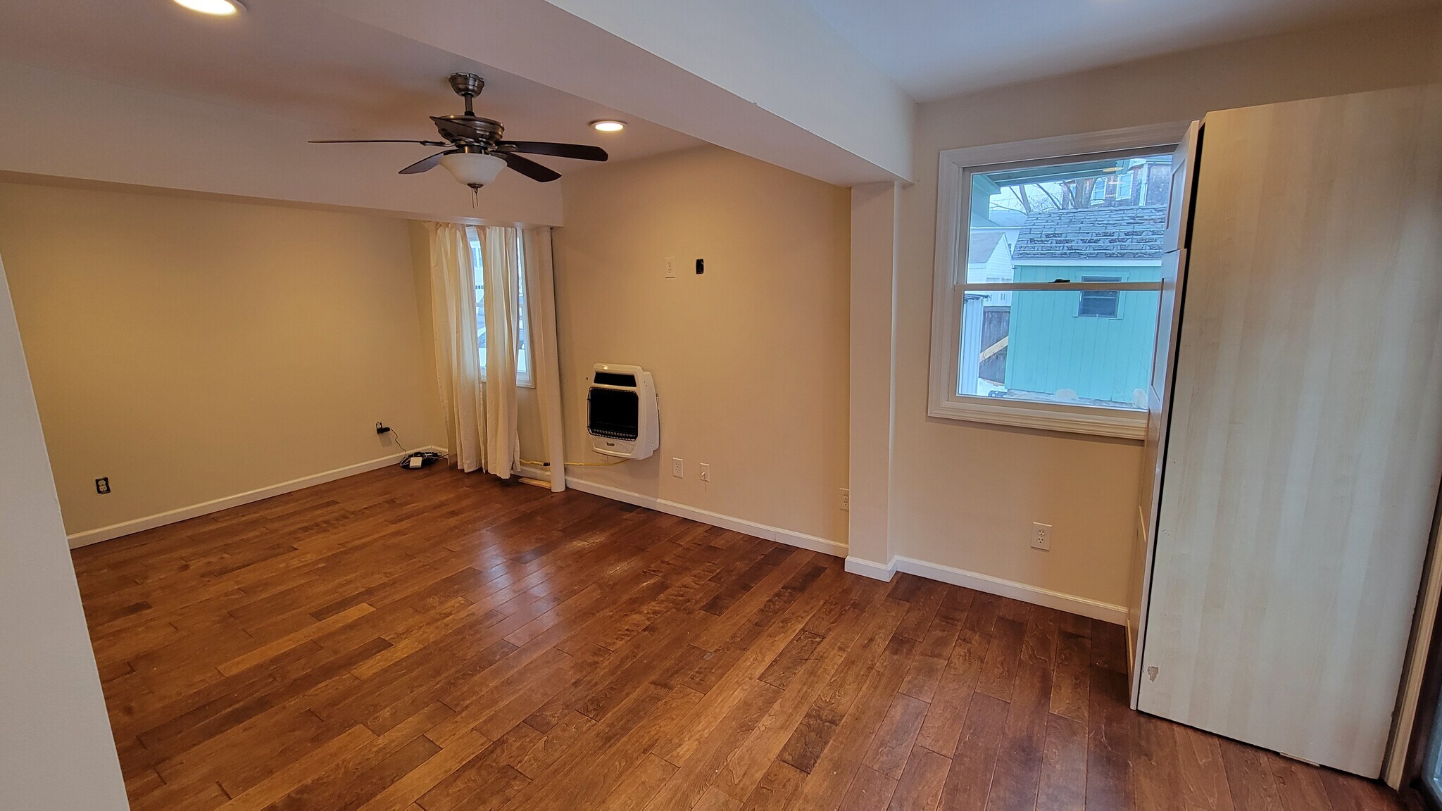 Building Photo - 10 Channel Ave