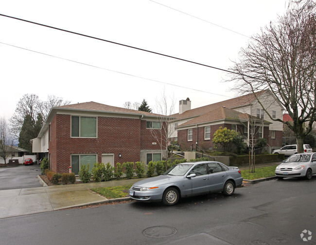 Primary Photo - Arnold Court Apartments