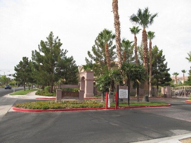 Building Photo - 251 S Green Valley Pkwy