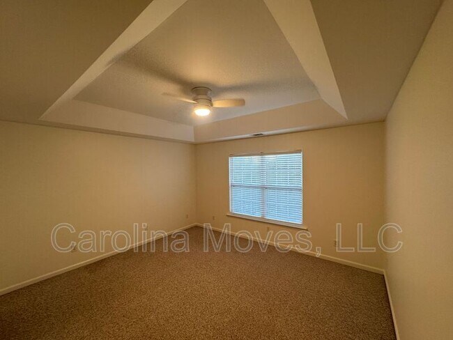 Building Photo - 121 Pine Walk Dr