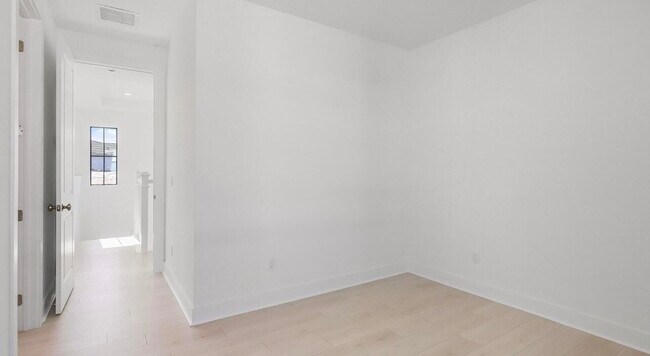 Building Photo - 13174 Artisan Cir