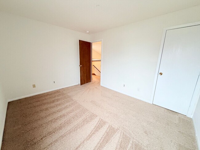 Building Photo - 1555 Blue Brook Way